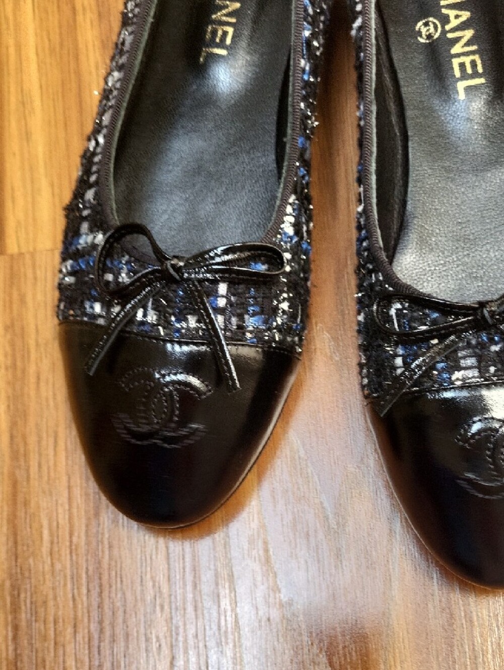 CHANEL Black Tweed & Patent Leather Cap-Toe Ballet Flats with Bow - Picture 3 of 8